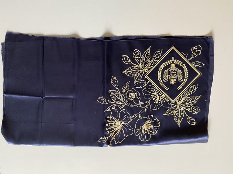 foulard bleu marine